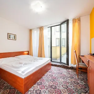 De Luxe *** Prag